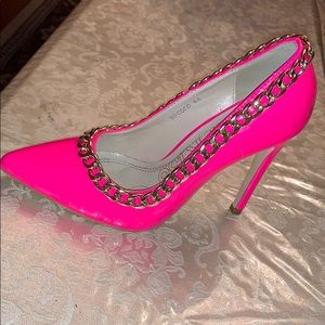 Hyper Pink Pumps with Chain Detailing 🌸✨